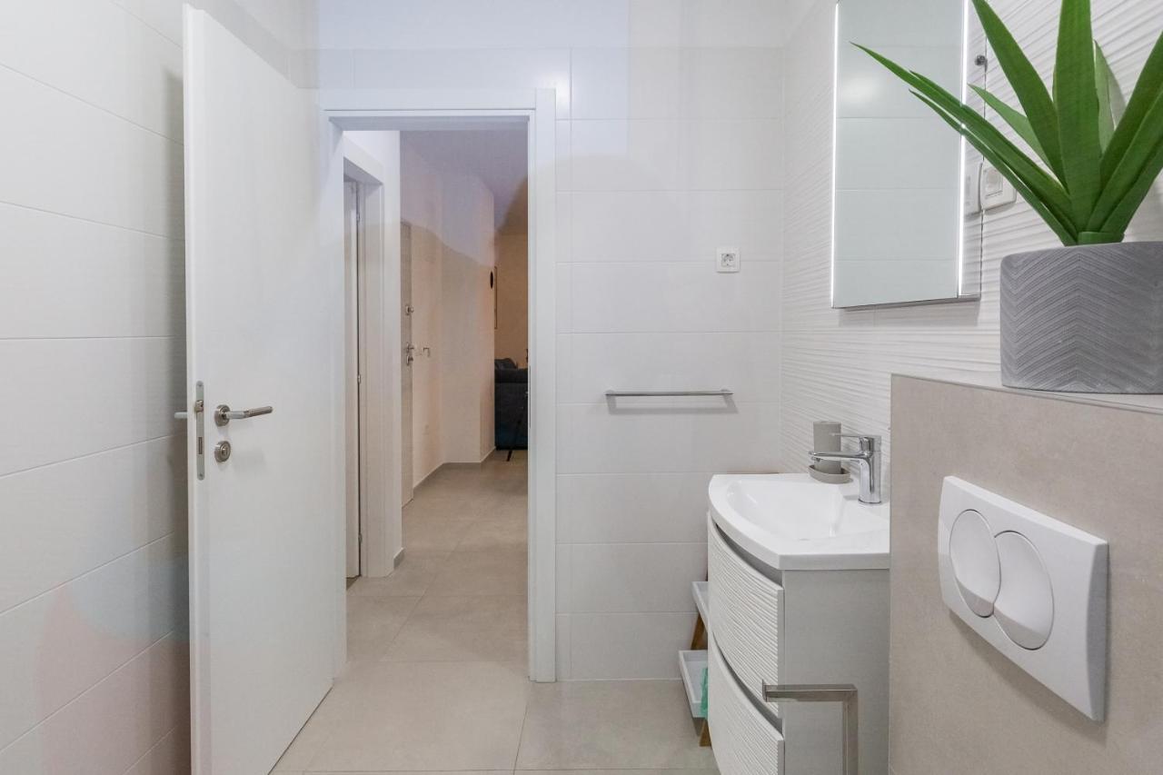 Apartments Evita Bibinje Eksteriør bilde