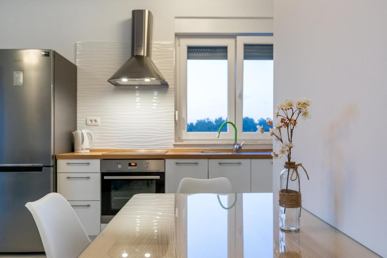 Apartments Evita Bibinje Eksteriør bilde